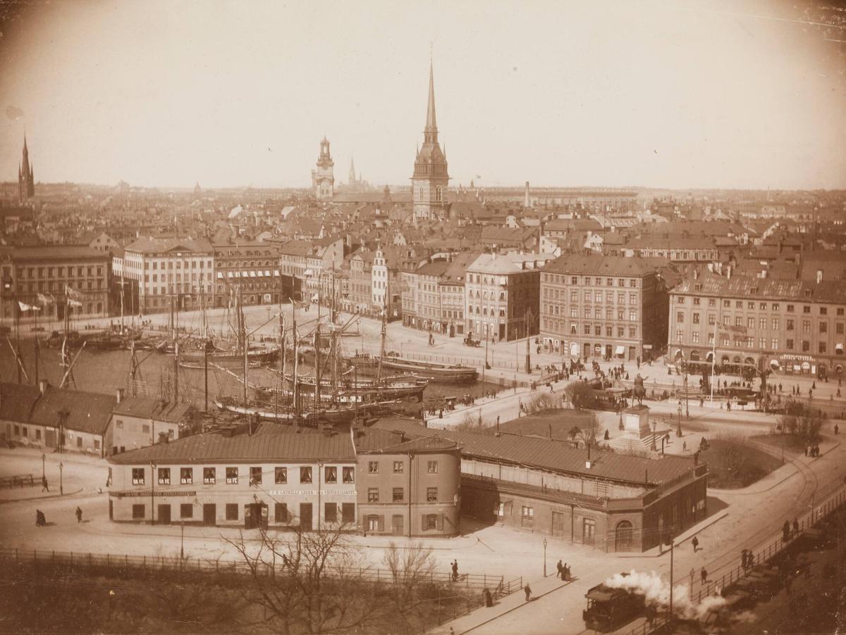 Slussen och Gamla stan sedda från Södermalm omkring 1890.